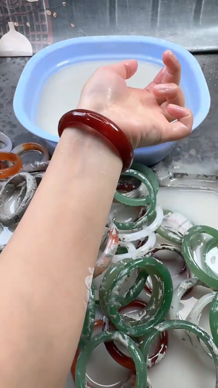 【闪购商品】石英质玉手镯未镶嵌84