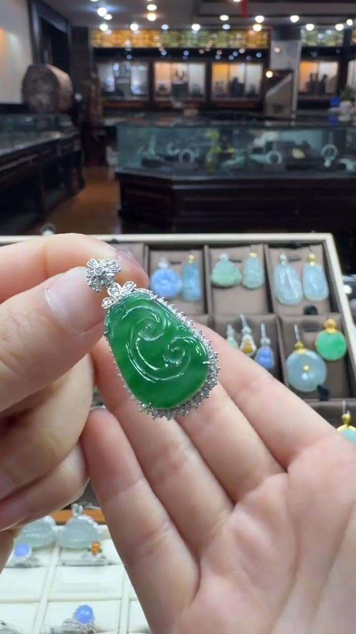 【闪购商品】翡翠颈饰18K金镶嵌如意