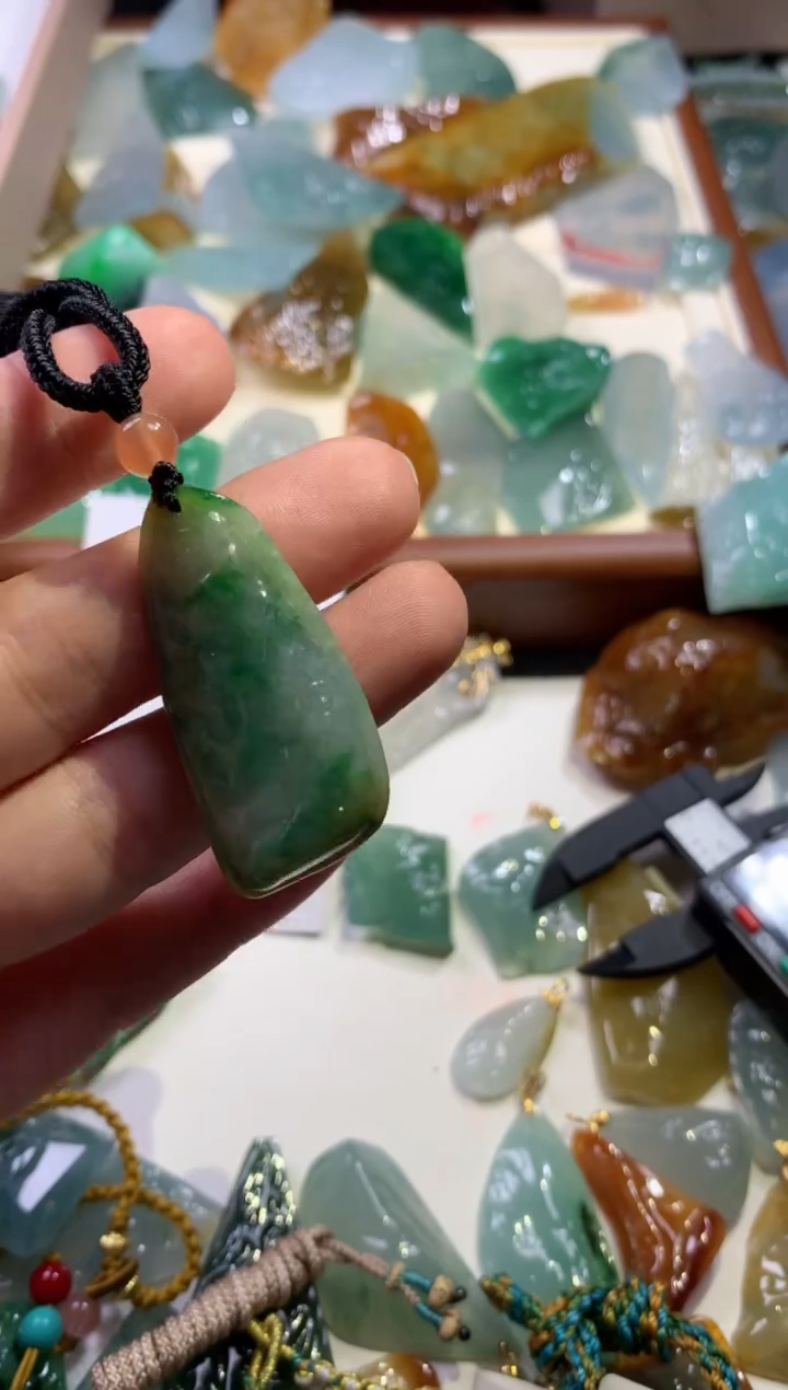 【闪购商品】翡翠颈饰未镶嵌吊坠