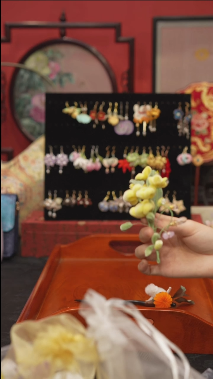 刺绣非遗手工绒花饰品