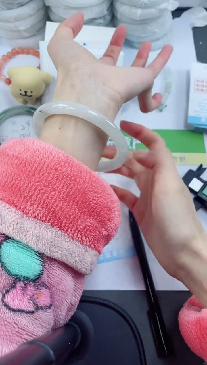 【闪购商品】石英质玉手镯未镶嵌218-61.2