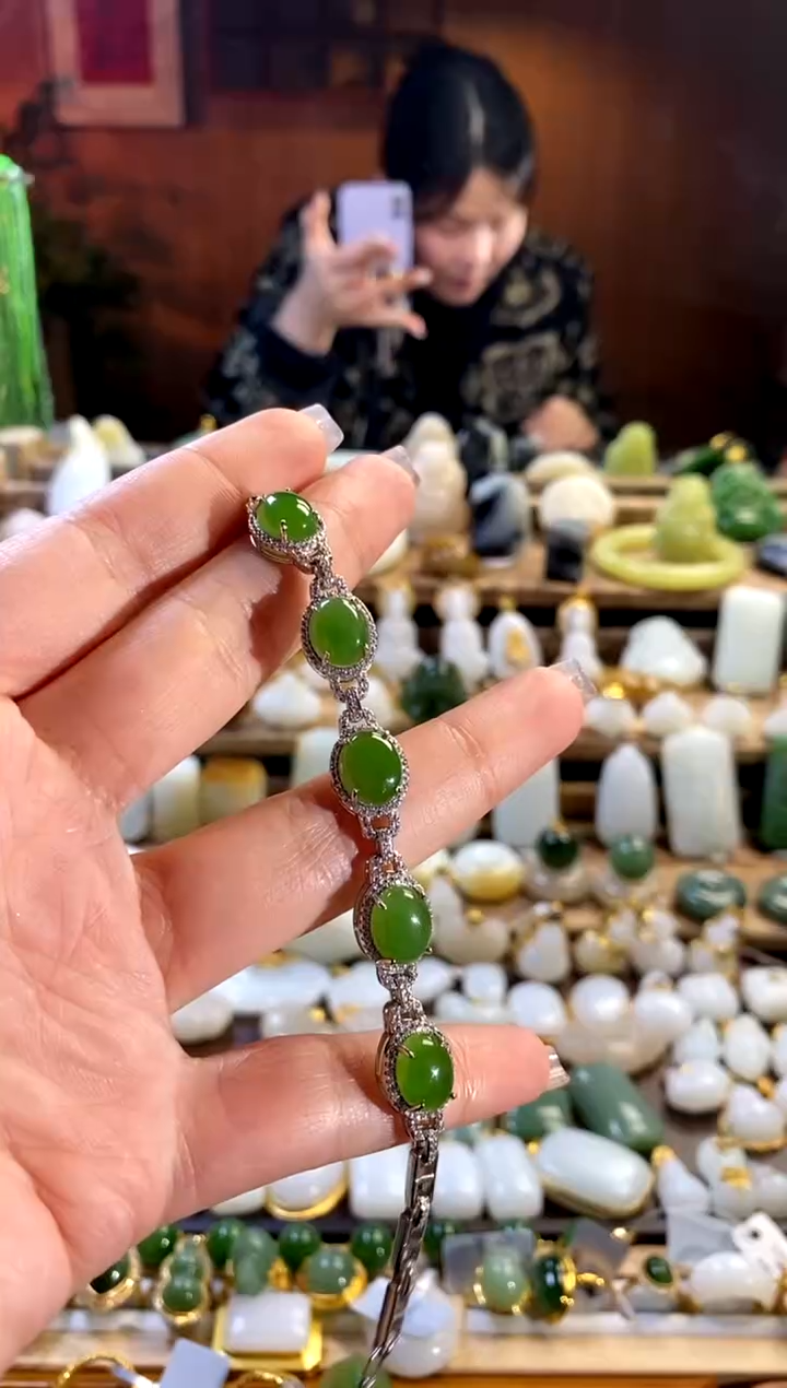 【闪购商品】和田玉手链银S925镶嵌。