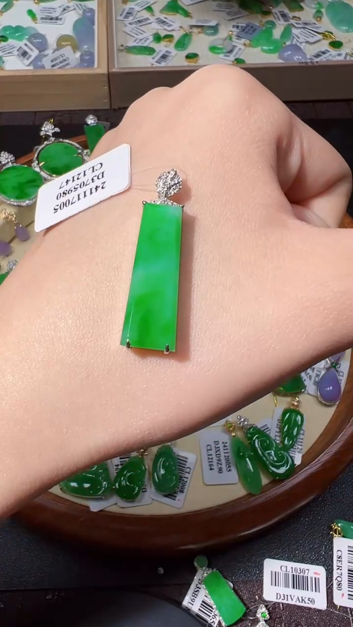 【闪购商品】翡翠颈饰18K金镶嵌我