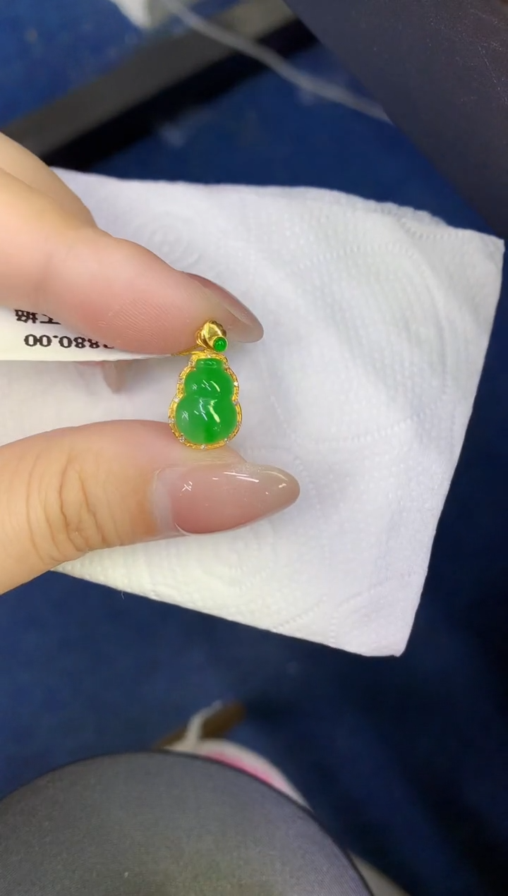 颈饰18K金镶嵌翡翠缅甸天然翡翠A货