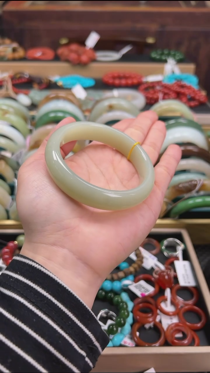 未镶嵌手镯和田玉且末黄56