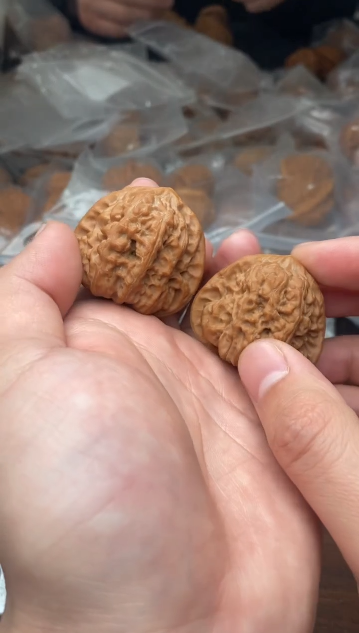 【闪购商品】文玩核桃把件G179号40尺凹底