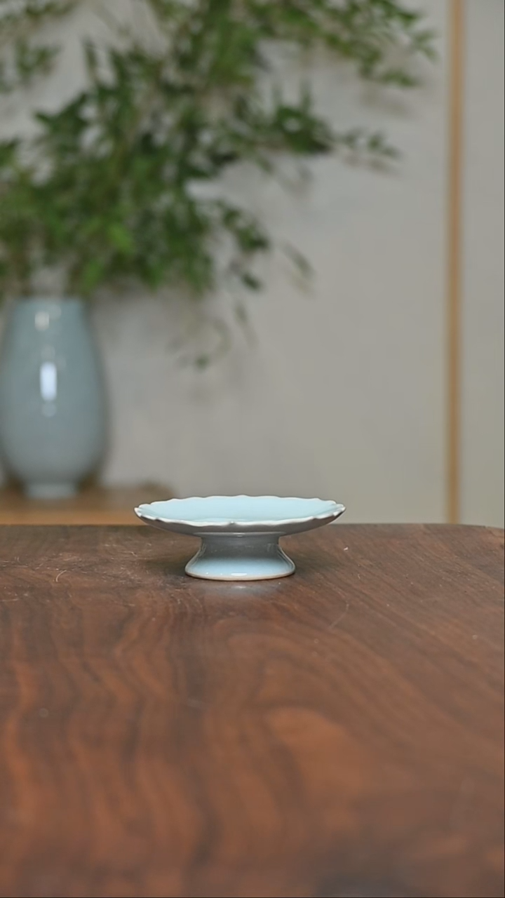 盏托微瑕 天青釉 朱家款