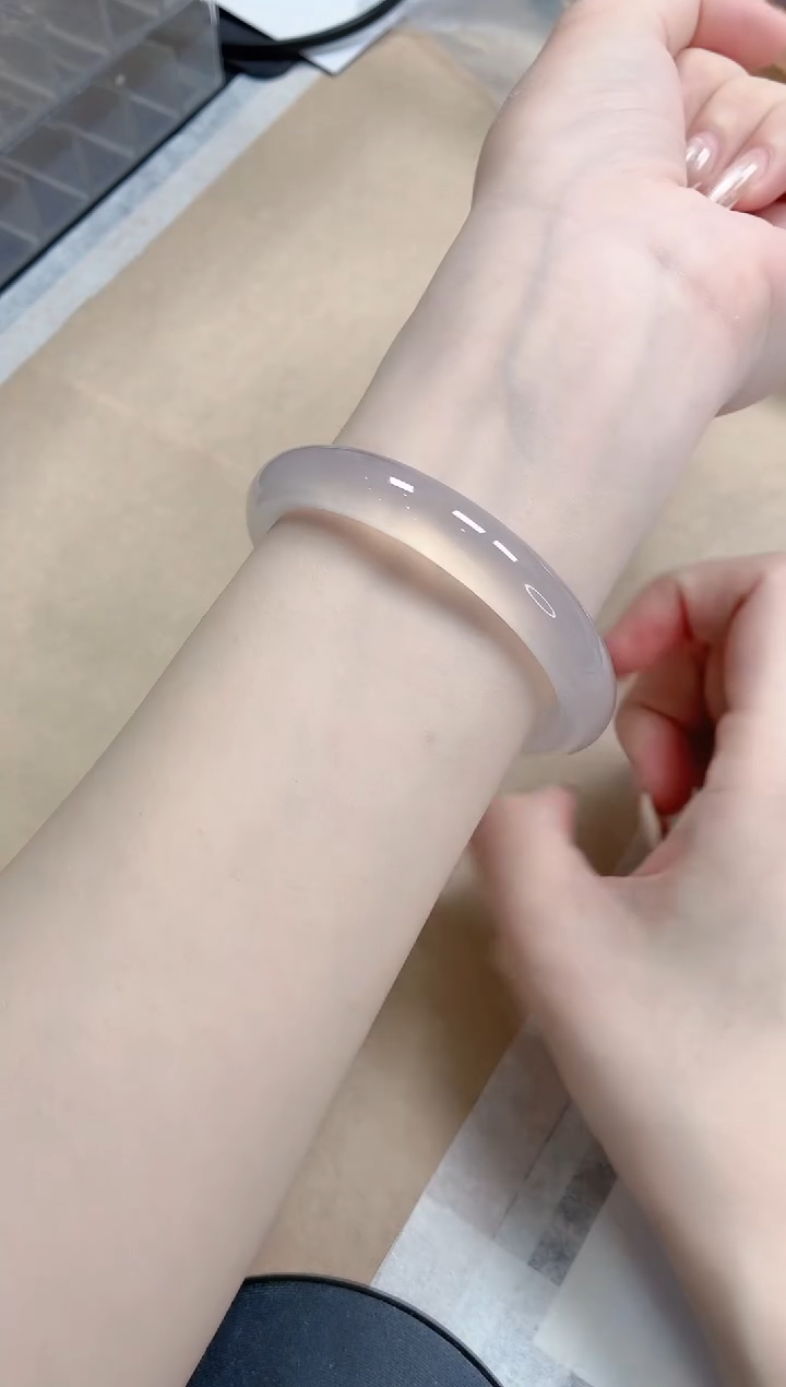 石英质玉手镯未镶嵌85-59.2荔枝