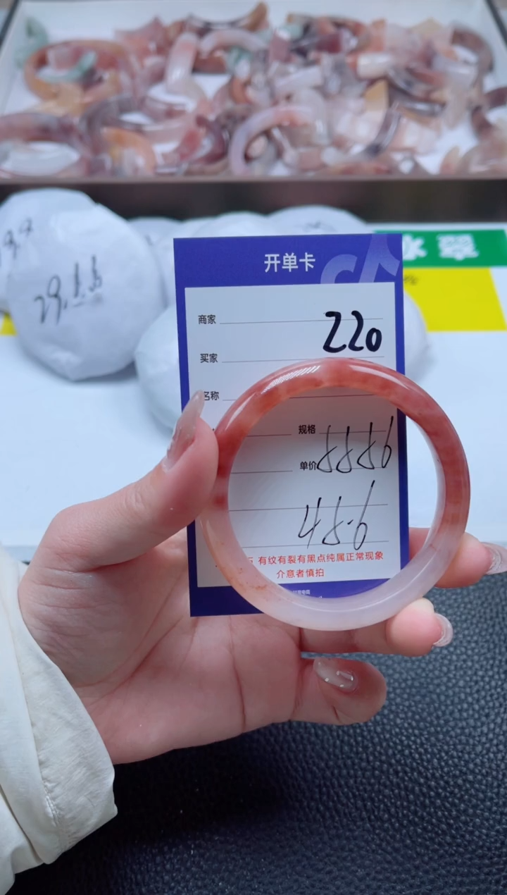 【闪购商品】石英质玉手镯未镶嵌220-55