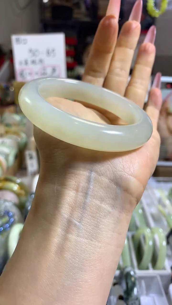未镶嵌岫玉手镯64 57+ 包容