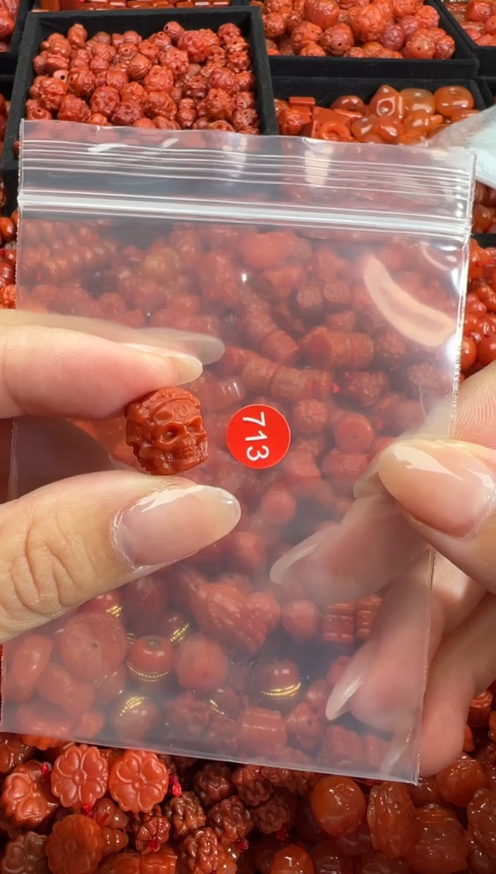南红玛瑙未镶嵌颈饰1