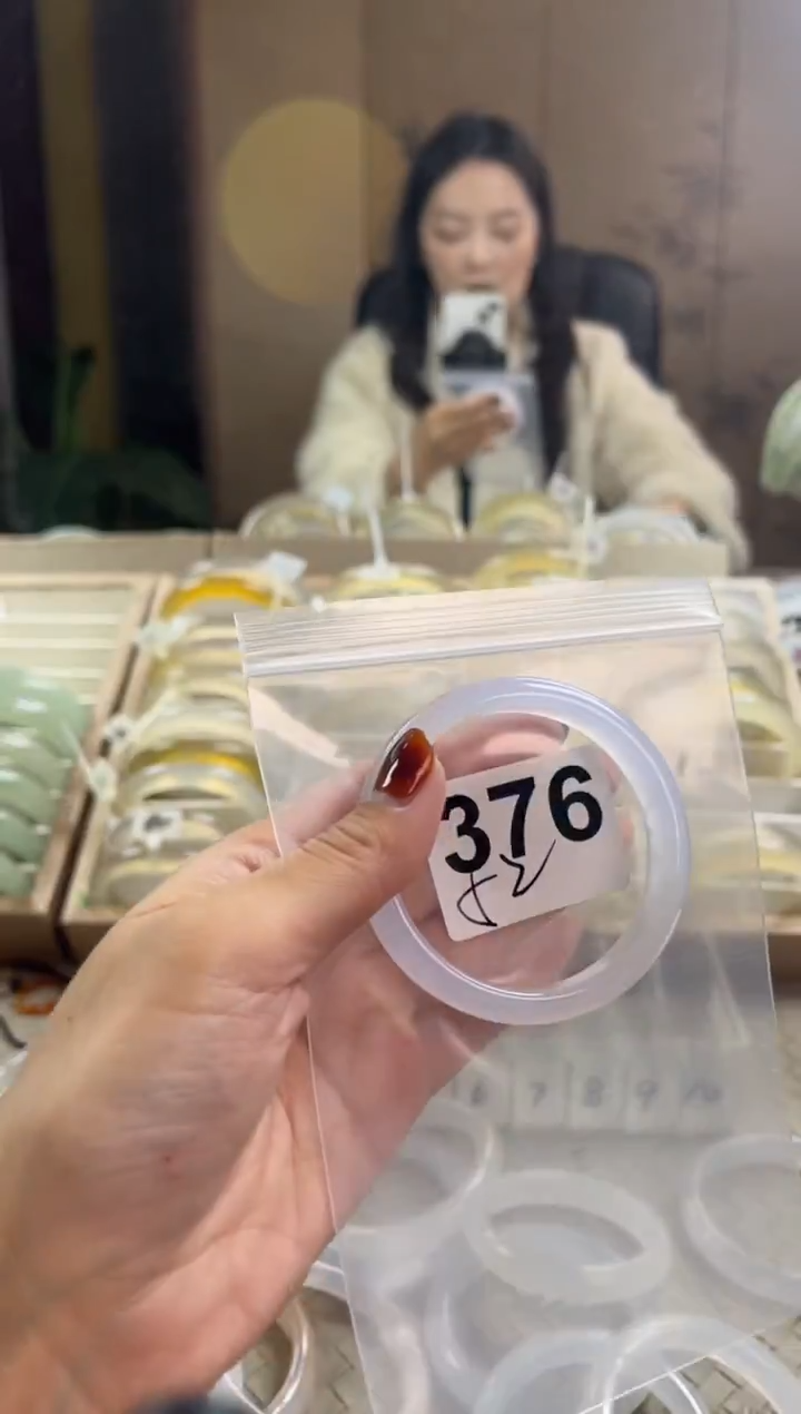 手镯玛瑙/玉髓未镶嵌376微瑕