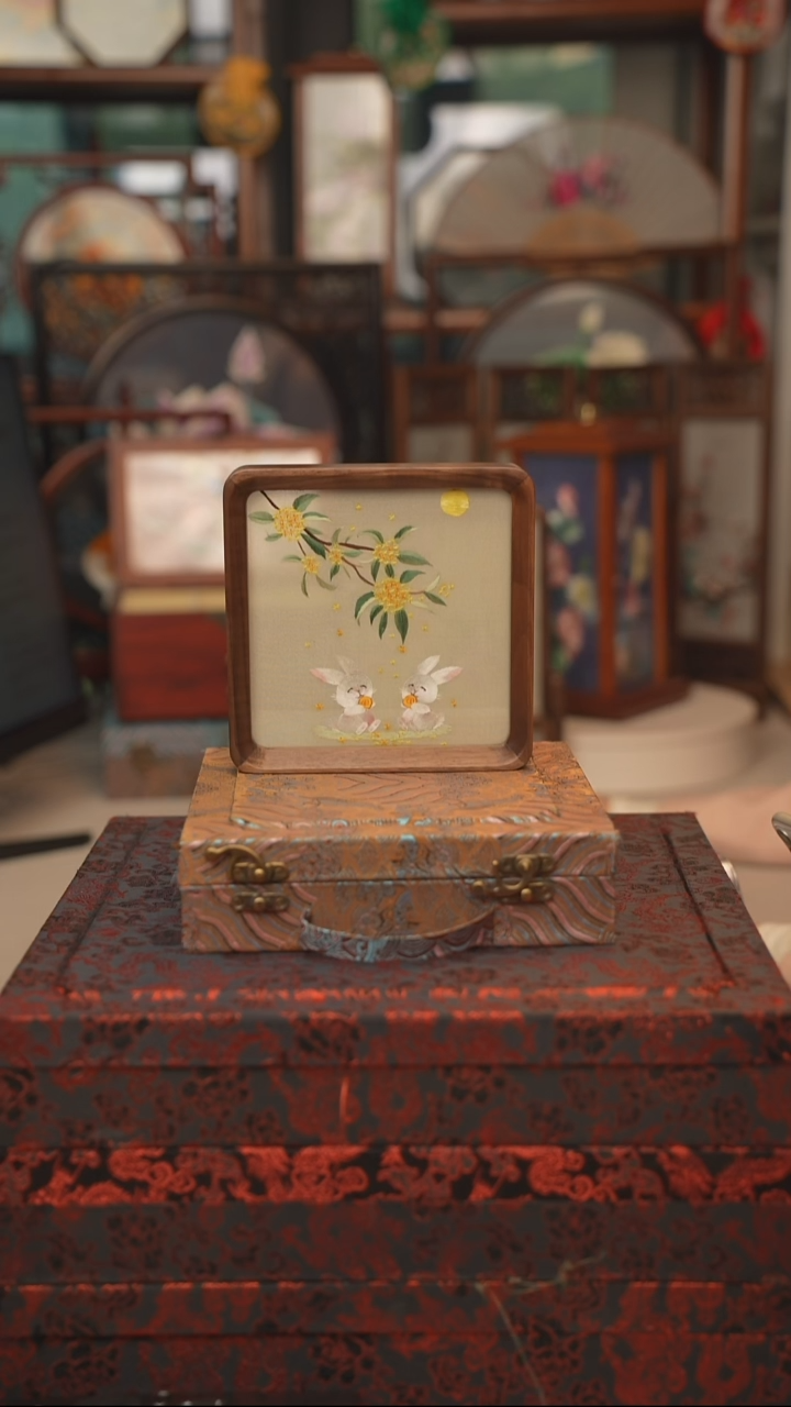 扇子元*头苏绣双面绣四方台屏胡桃木框小号16CM