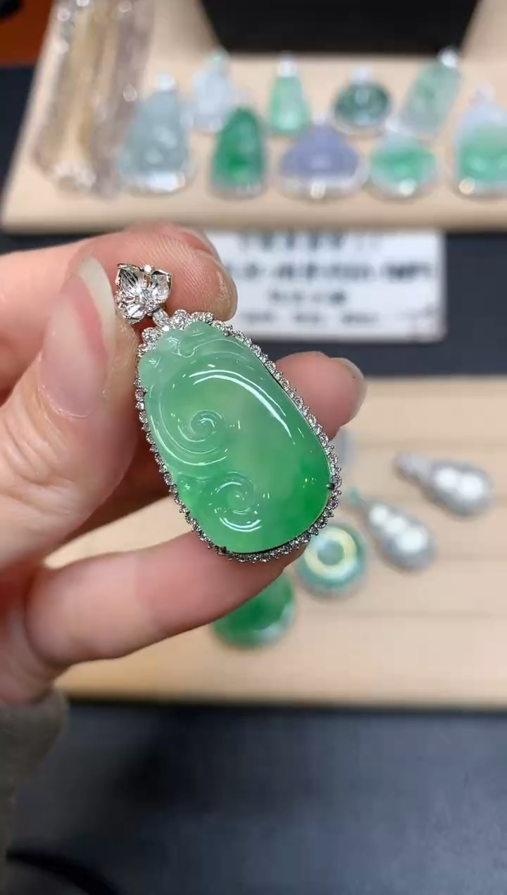 【闪购商品】翡翠颈饰18K金镶嵌如意【无服务费