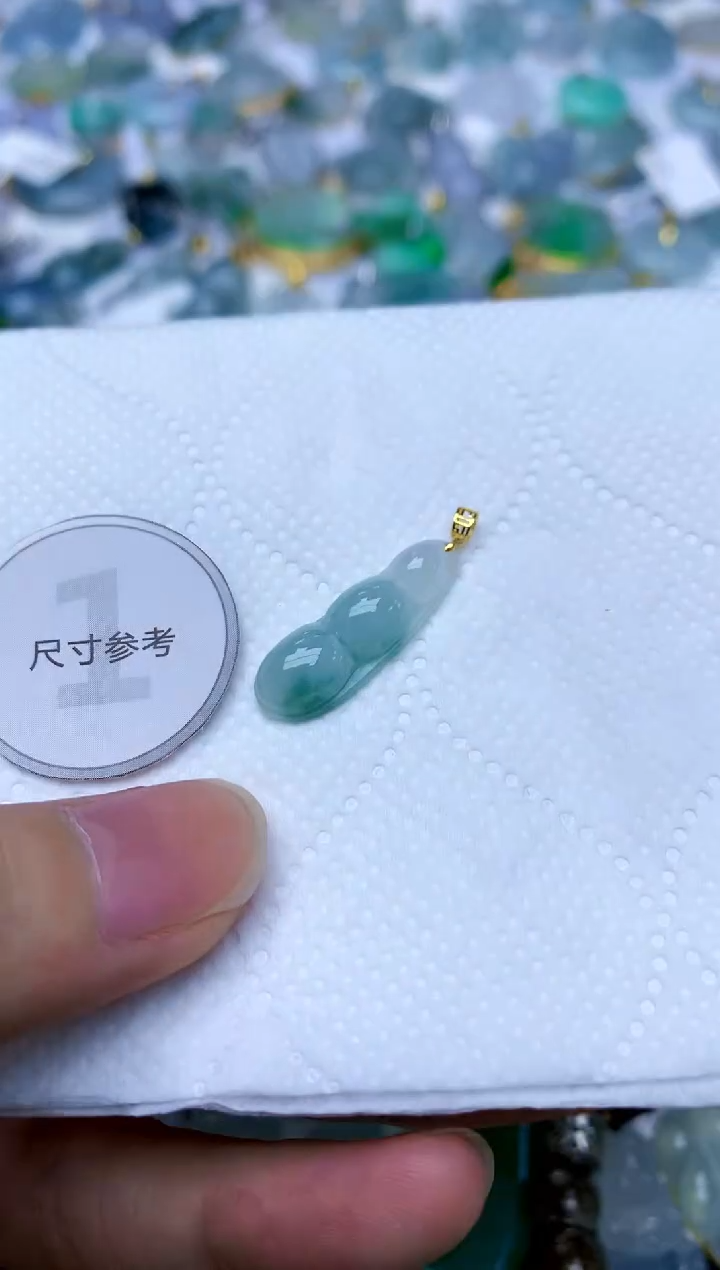 颈饰18K金镶嵌翡翠天然A货翡翠