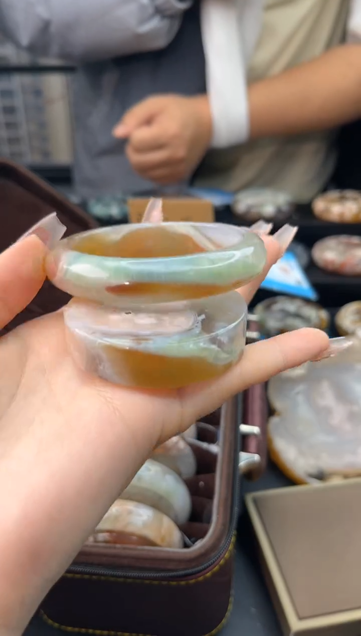 【闪购商品】石英质玉手镯未镶嵌赠送镯心（圈口58