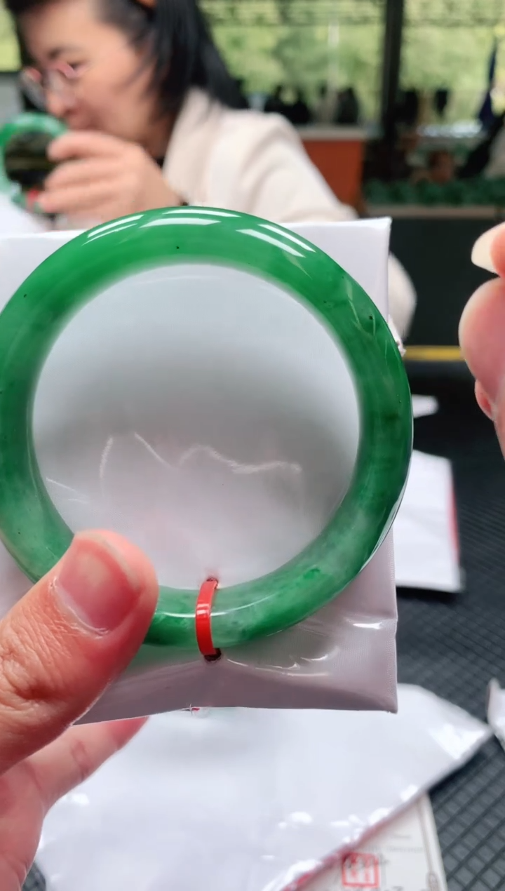 【闪购商品】石英质玉手镯未镶嵌冰飘花手镯