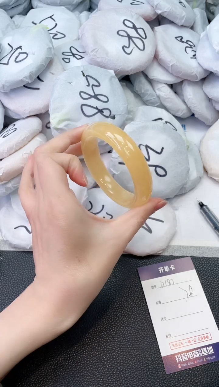 石英质玉未镶嵌手镯D187