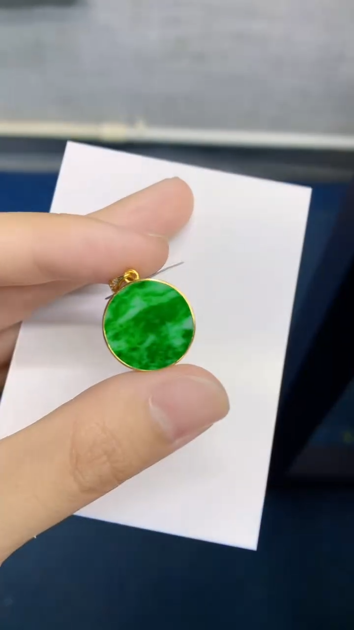 翡翠未镶嵌颈饰             1