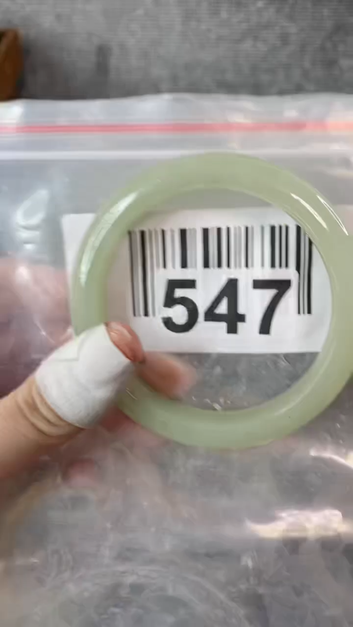 【闪购商品】石英质玉手镯未镶嵌5960+547