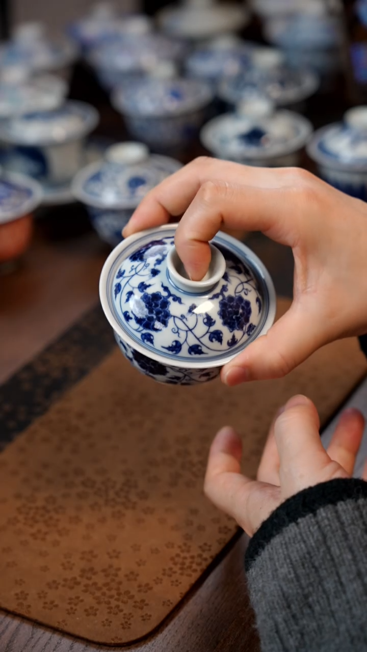 【闪购商品】130缠枝花卉盖碗1111111