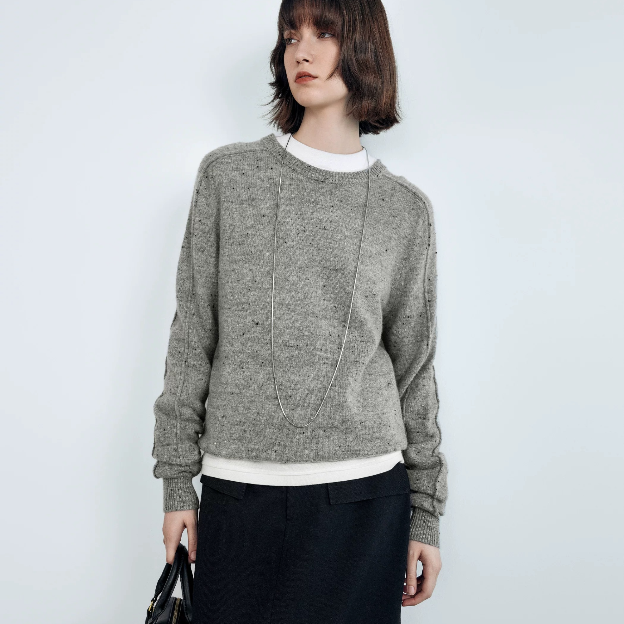 TKYSHOP灰色圆领绵羊毛毛衣