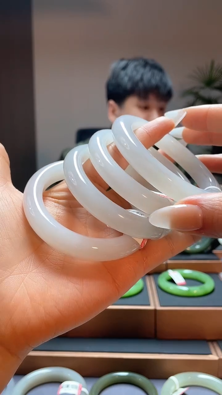 【闪购商品】和田玉手镯未镶嵌冰烟紫55-59多样性发一