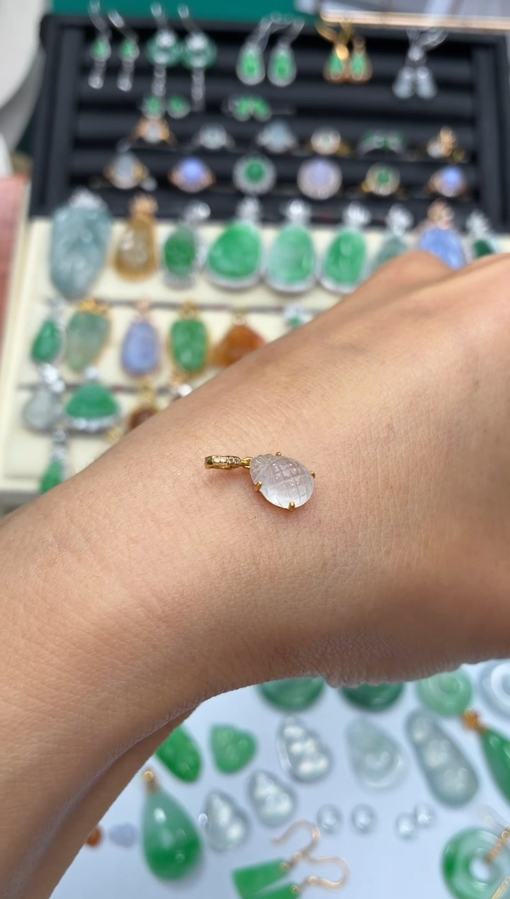 颈饰18K金镶嵌翡翠天然翡翠A货