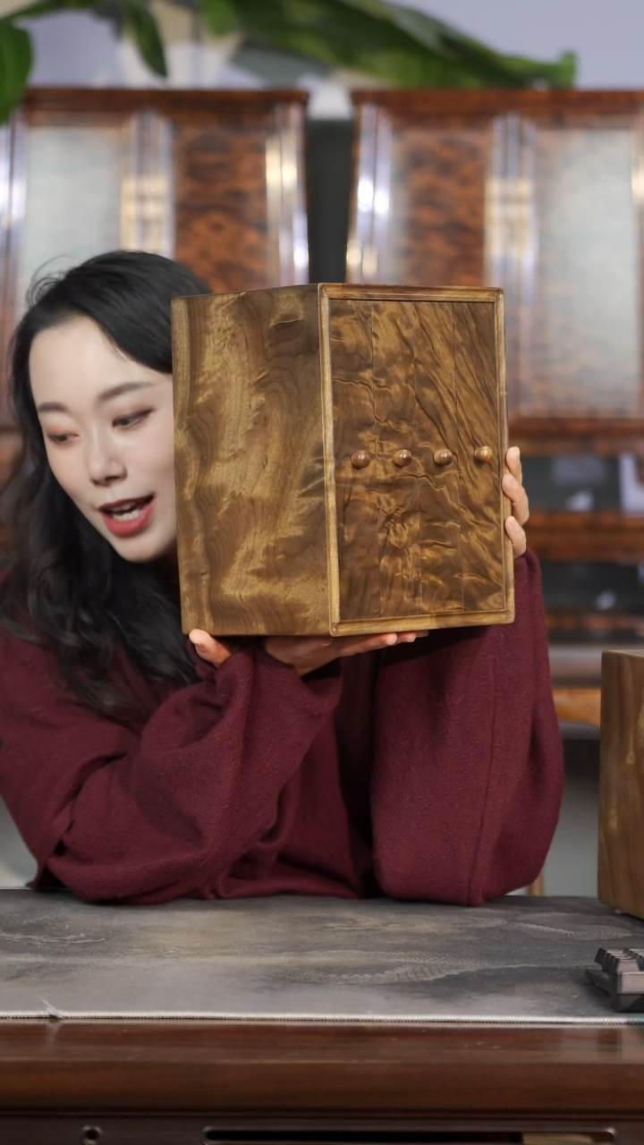 金丝楠云彩水波精工4层珠宝柜441