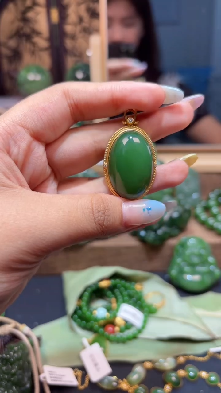 和田玉（碧玉）18K金镶嵌颈饰1