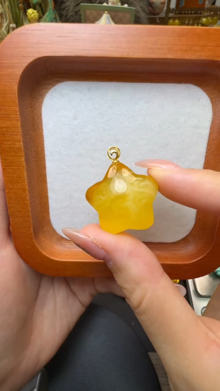 【闪购商品】琥珀珠宝奇石18K金镶嵌吊坠