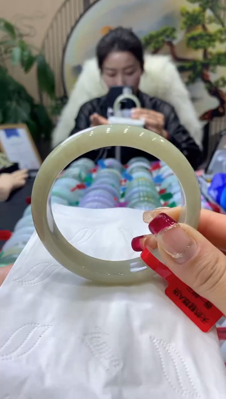【闪购商品】翡翠手镯未镶嵌99913145