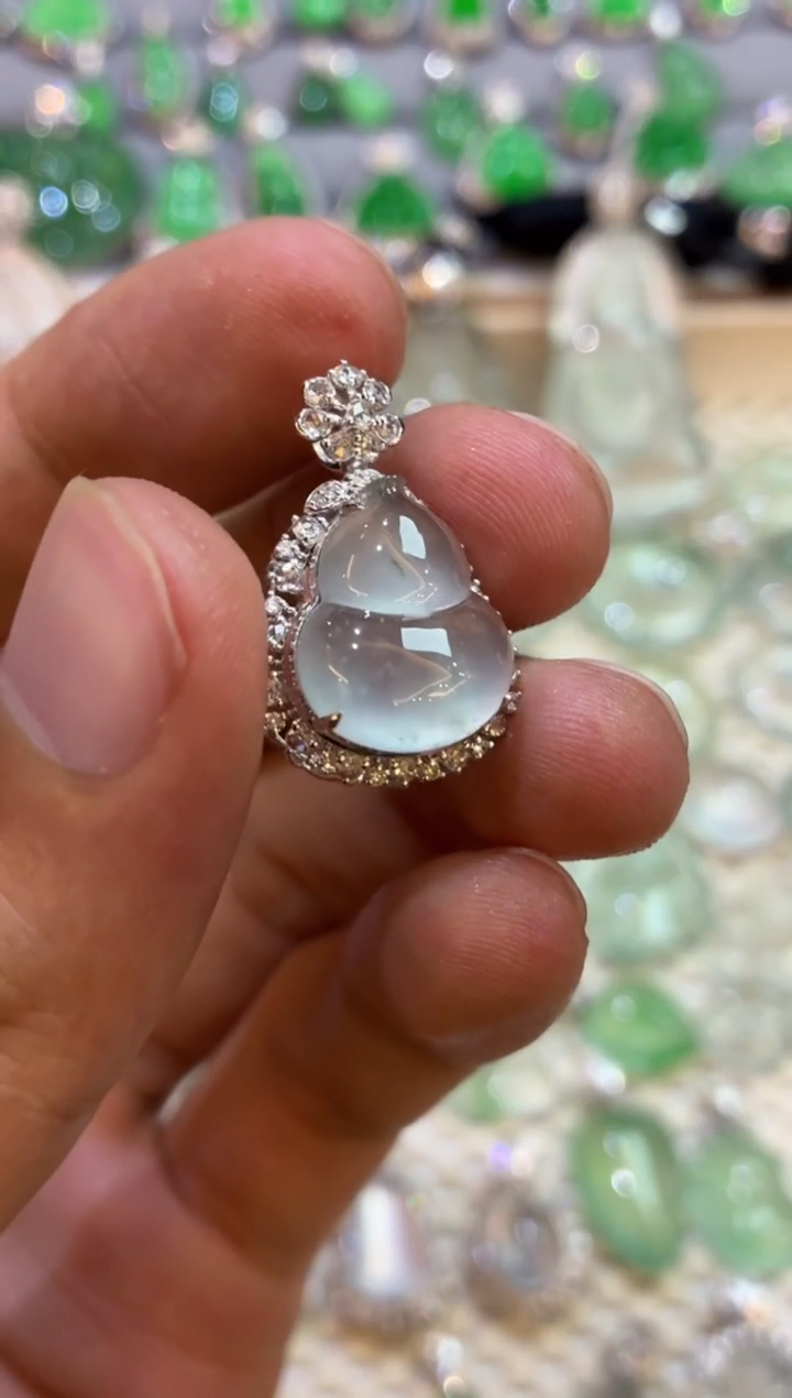 吊坠(不含链)18K金镶嵌翡翠葫芦