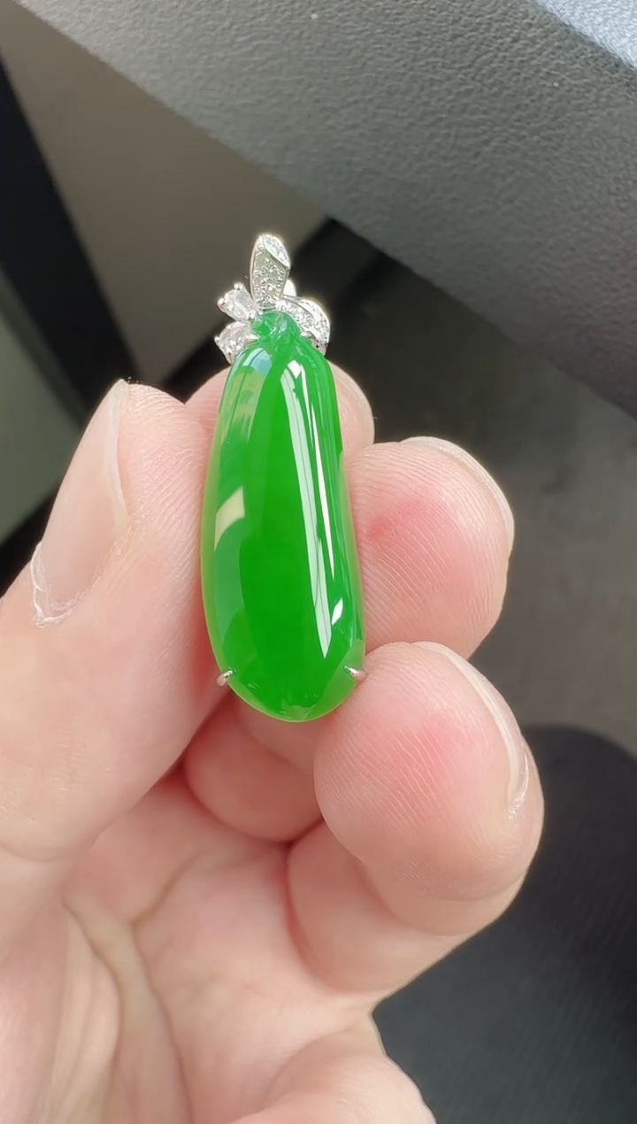 颈饰18K金镶嵌翡翠寄售回流，不退不换