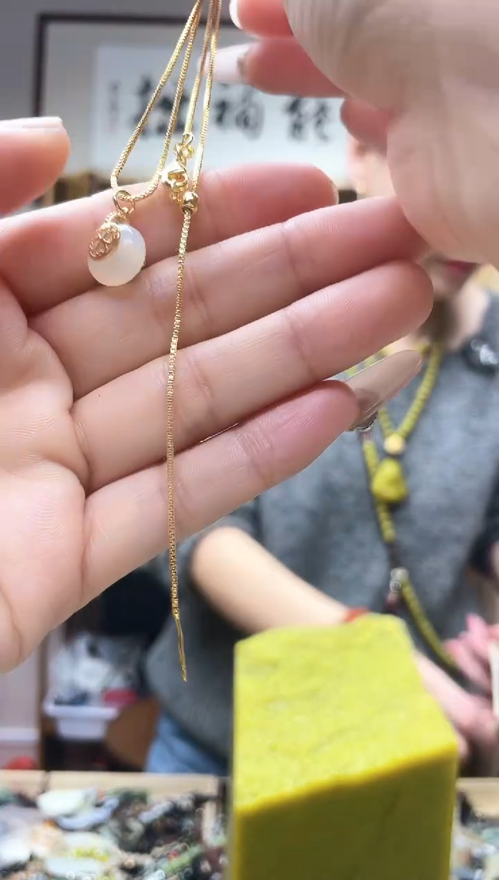 未镶嵌岫玉吊坠`