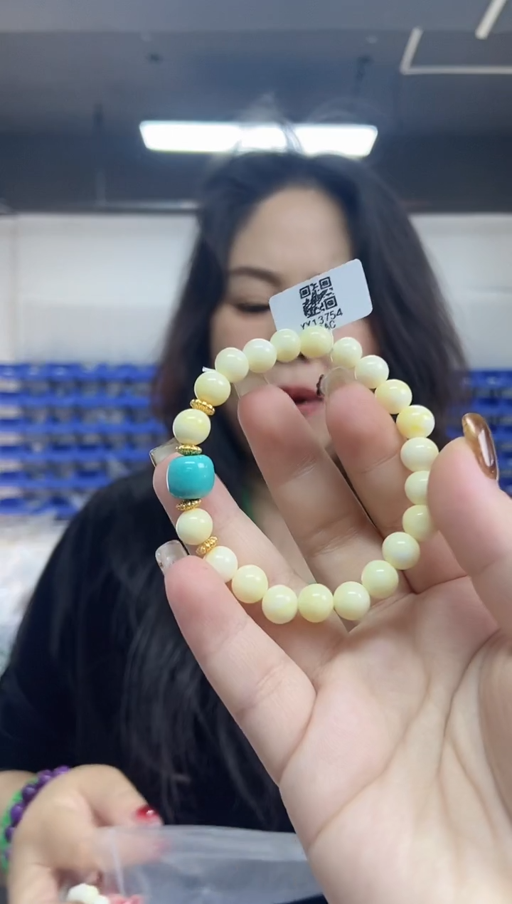 【闪购商品】蜜蜡裸石未镶嵌多样性发其一颜色微差