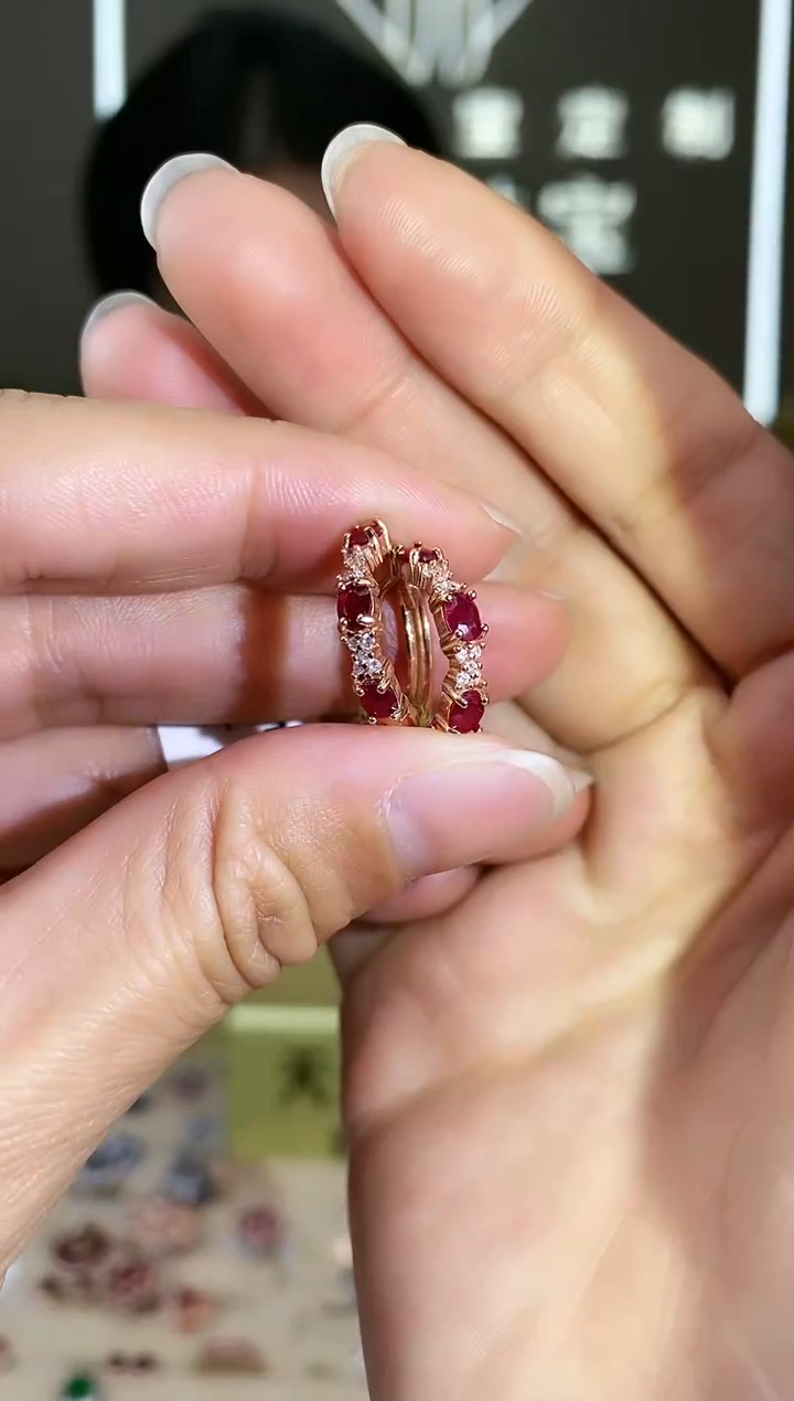 【闪购商品】红宝石耳饰银S925镶嵌耳饰