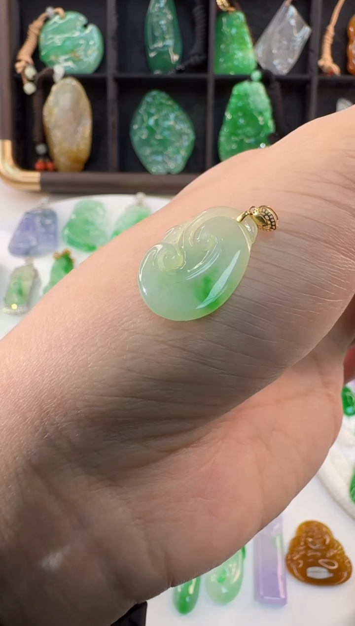 颈饰18K金镶嵌翡翠缅甸A货翡翠