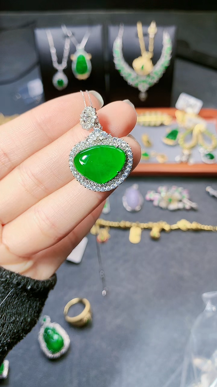 【闪购商品】翡翠吊坠(赠链)银S925镶嵌吊坠