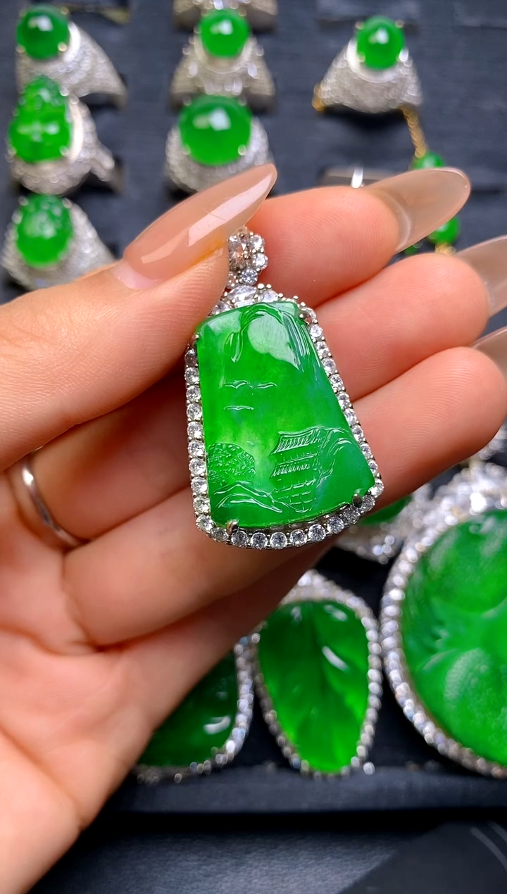 【闪购商品】翡翠吊坠(赠链)银S925镶嵌山水吊坠