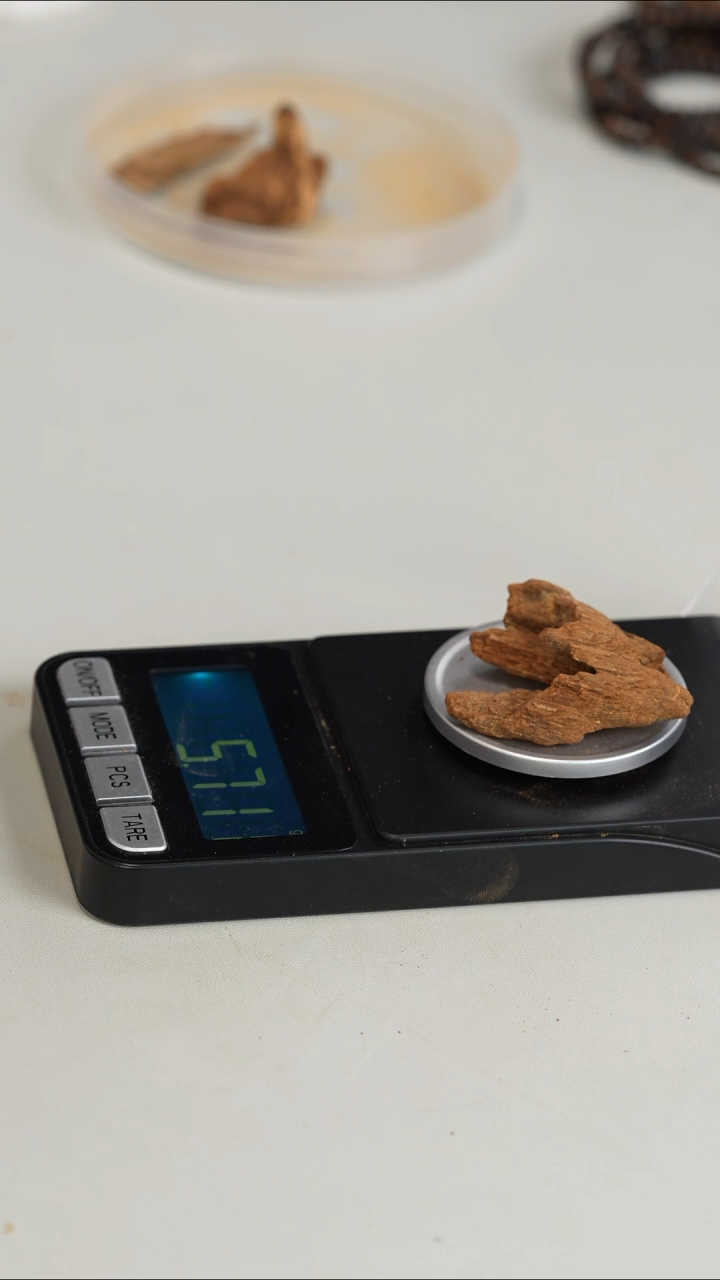 沉香沉香碎屑越南富森红土5.71g