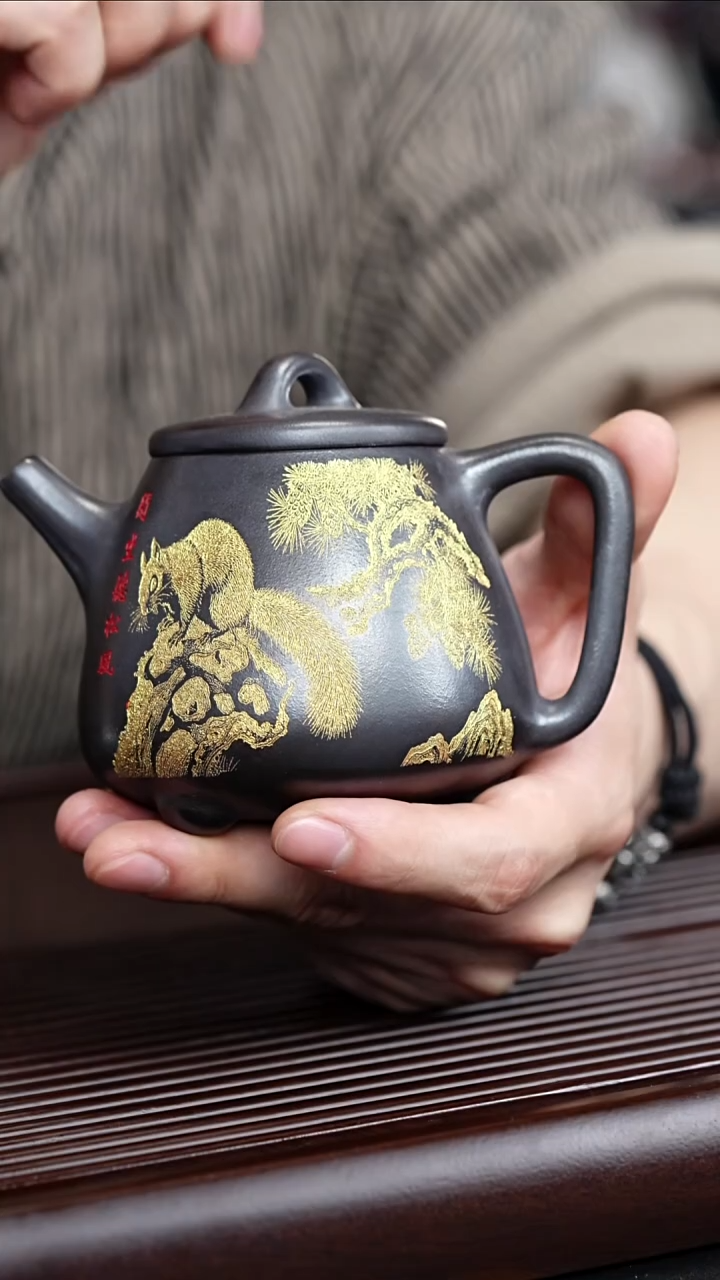 紫砂壶 石黄描金松鼠高瓢 李雨程 608