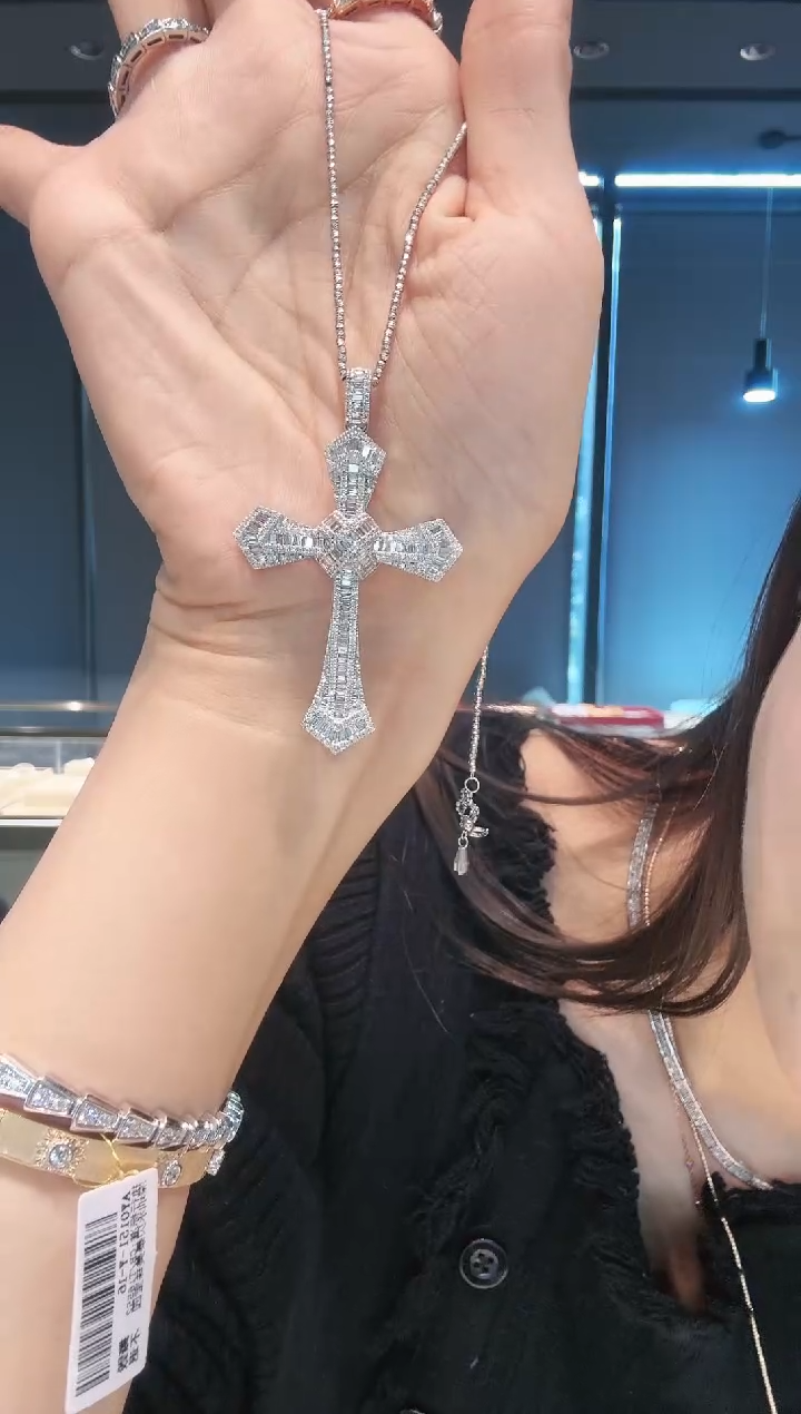 【闪购商品】钻石吊坠（不含链）18K金镶嵌超大号十字架