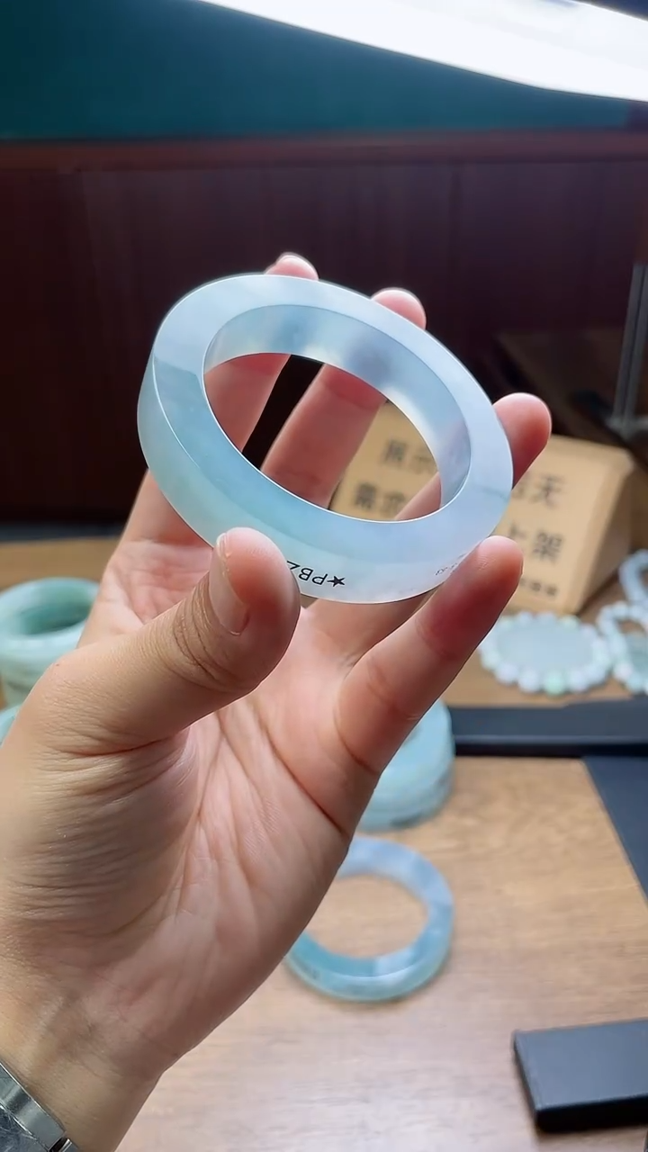 定制翡翠手镯未镶嵌彬**儿定制