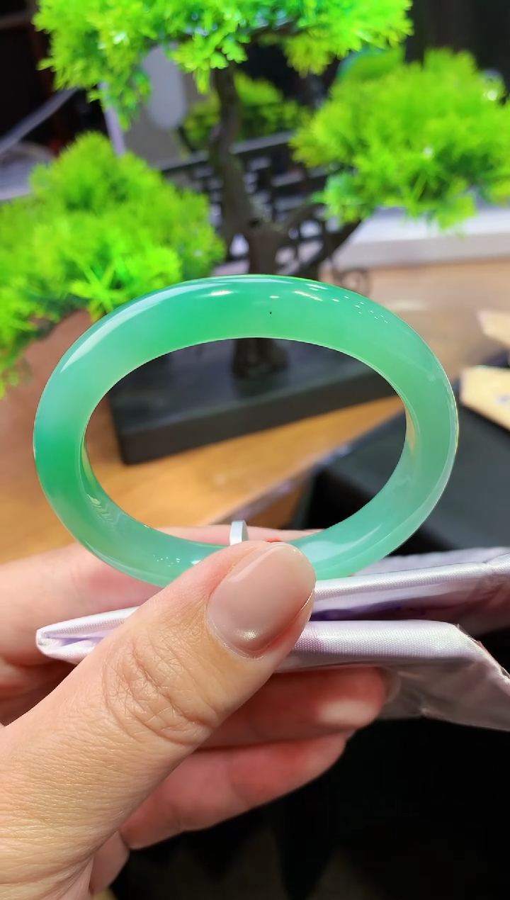 未镶嵌手镯（贵妃镯）翡翠-k330  天然缅甸A货翡翠52.3贵妃