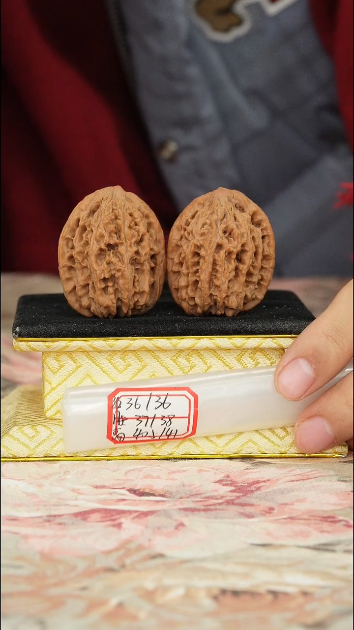 【闪购商品】文玩核桃把件龙纹将军榜