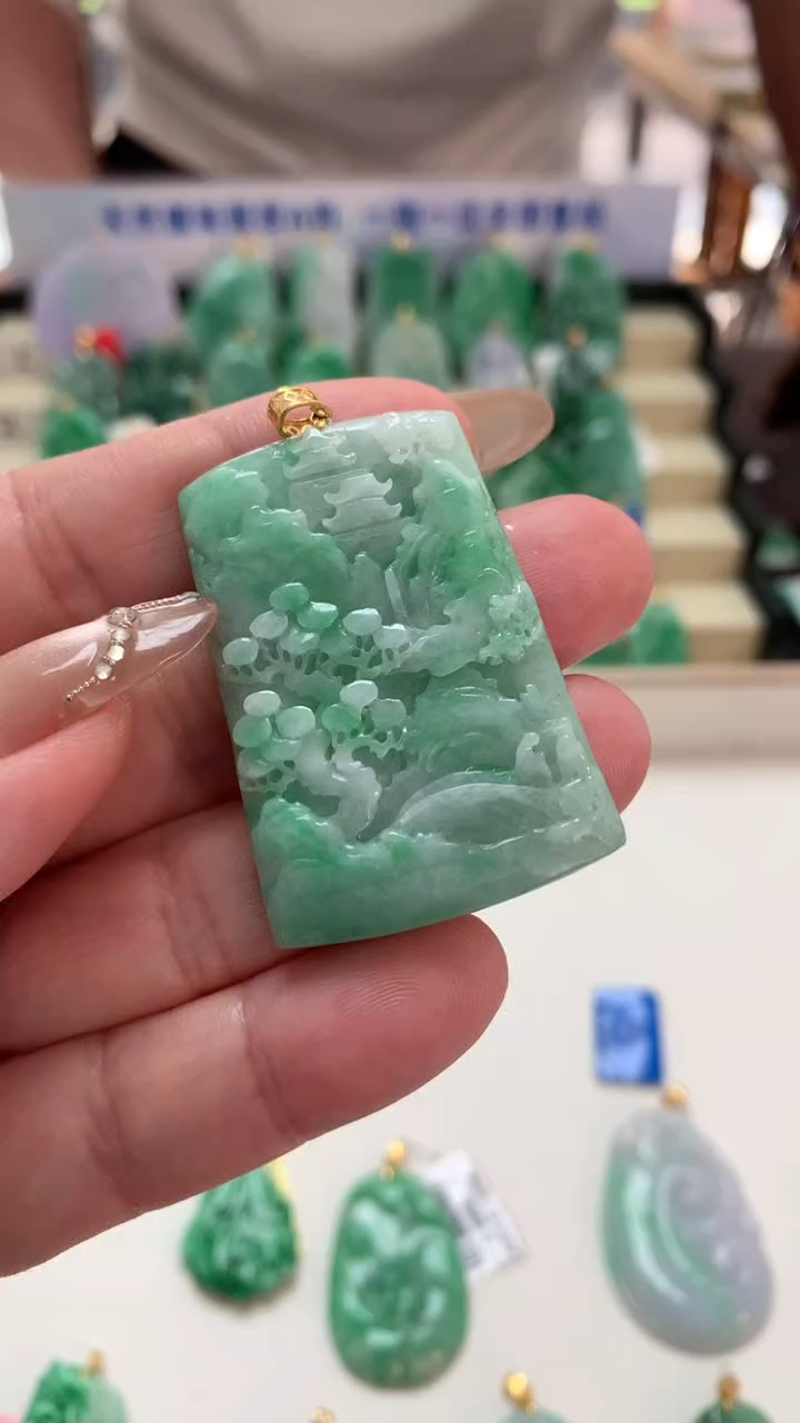 【闪购商品】翡翠吊坠(不含链)18K金镶嵌挂件