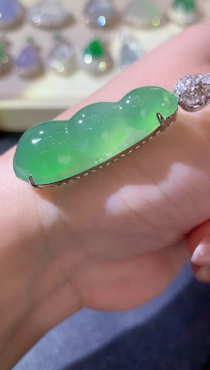 【闪购商品】翡翠吊坠(不含链)18K金镶嵌B79