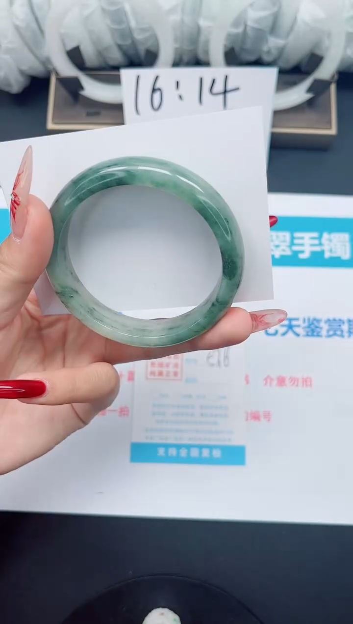 【闪购商品】石英质玉手镯未镶嵌b74