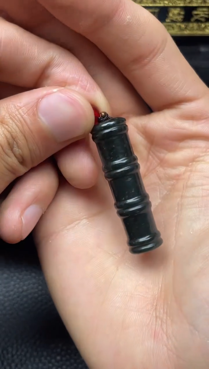 颈饰未镶嵌和田玉?**河1